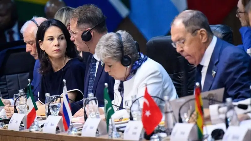 Anna Lena Baerbock fordert auf G20-Treffen von Lawrow: „Beenden Sie jetzt den Krieg“